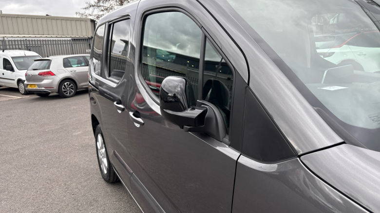 Vauxhall Combo Life 100kW SE 50kWh 5dr Auto Electric Estate